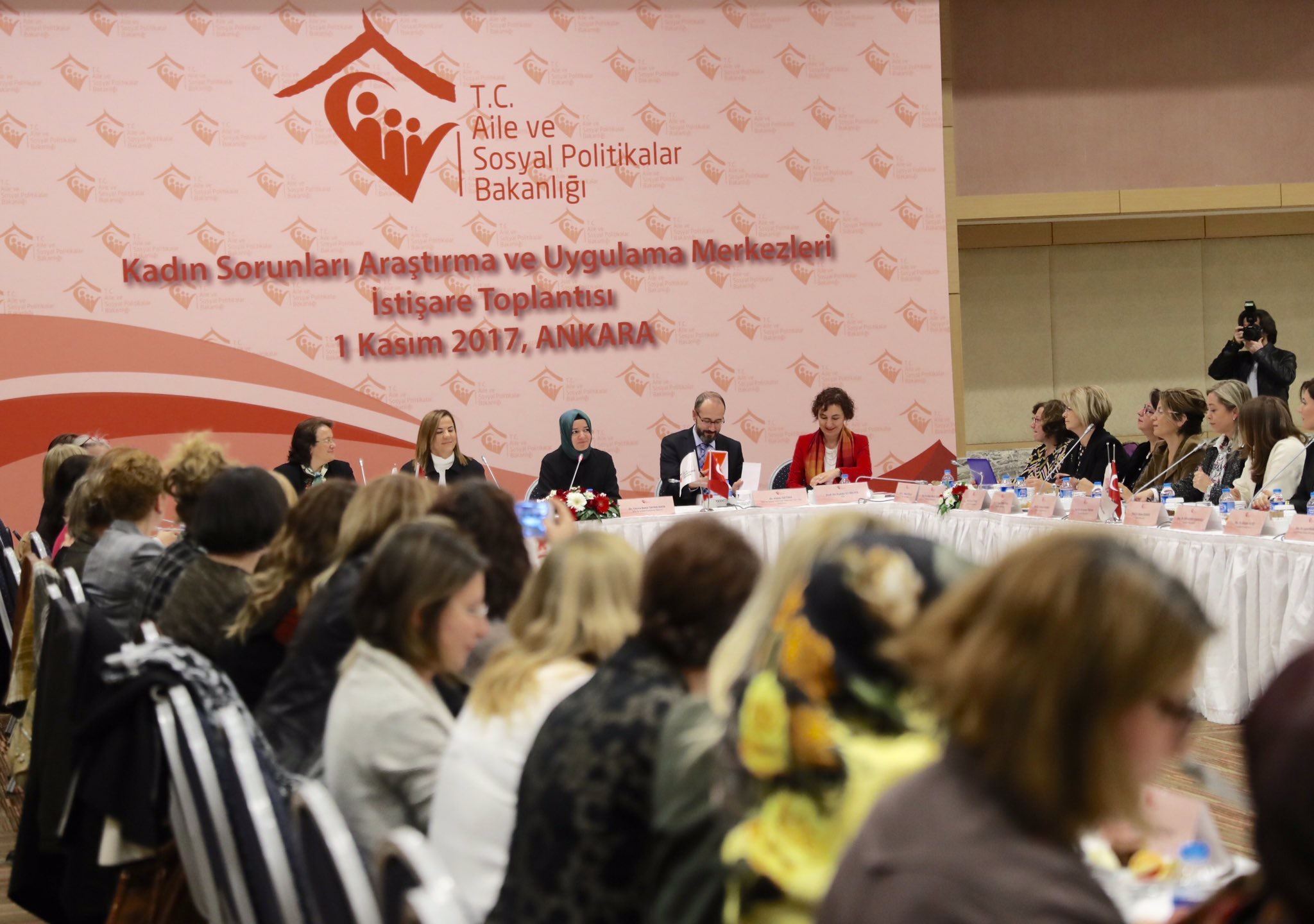 AİLE VE SOSYAL POLİTİKALAR BAKANLIĞI, ÜNİVERSİTELERİN KADIN SORUNLARI ARAŞTIRMA VE UYGULAMA MERKEZLERİ (KASAUM) İLE İSTİŞARE TOPLANTISI YAPTI.