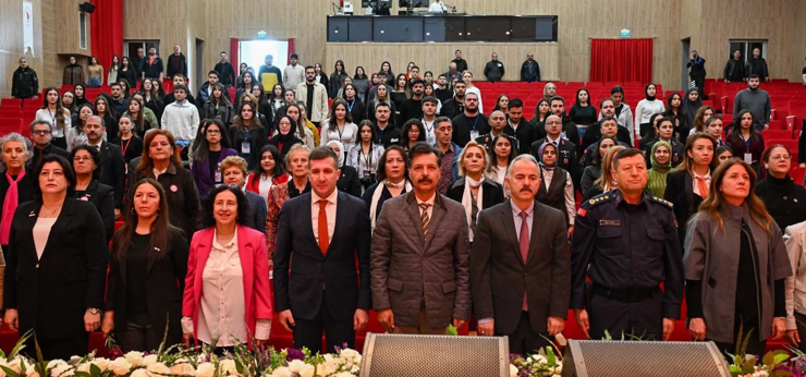 “AİLE YILINDA YALOVA’DAKİ KAMU KURUMLARI KADINA YÖNELİK ŞİDDETLE MÜCADELE EDİYOR” 